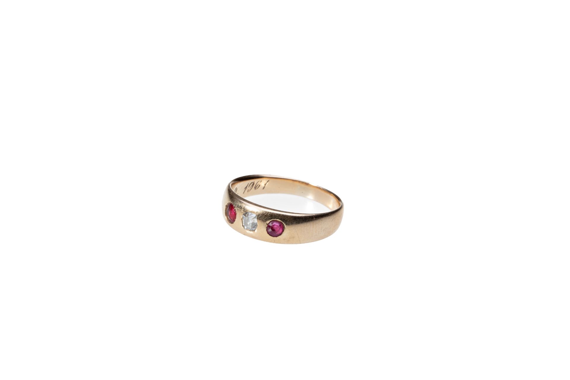 GOLD RING WITH 0.20 CT DIAMOND AND SPINELS | (European  - 1961)