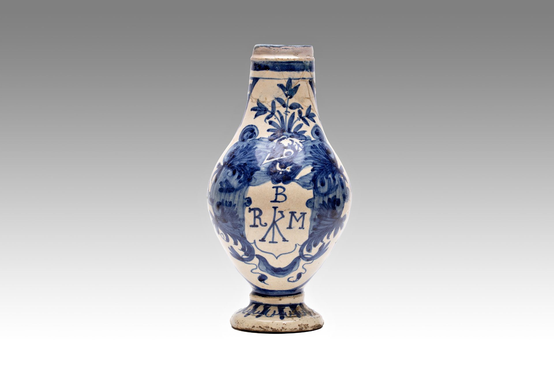 JUG WITH HERALDIC EMBLEM | South Europe (South Europe / South European - 18th century)