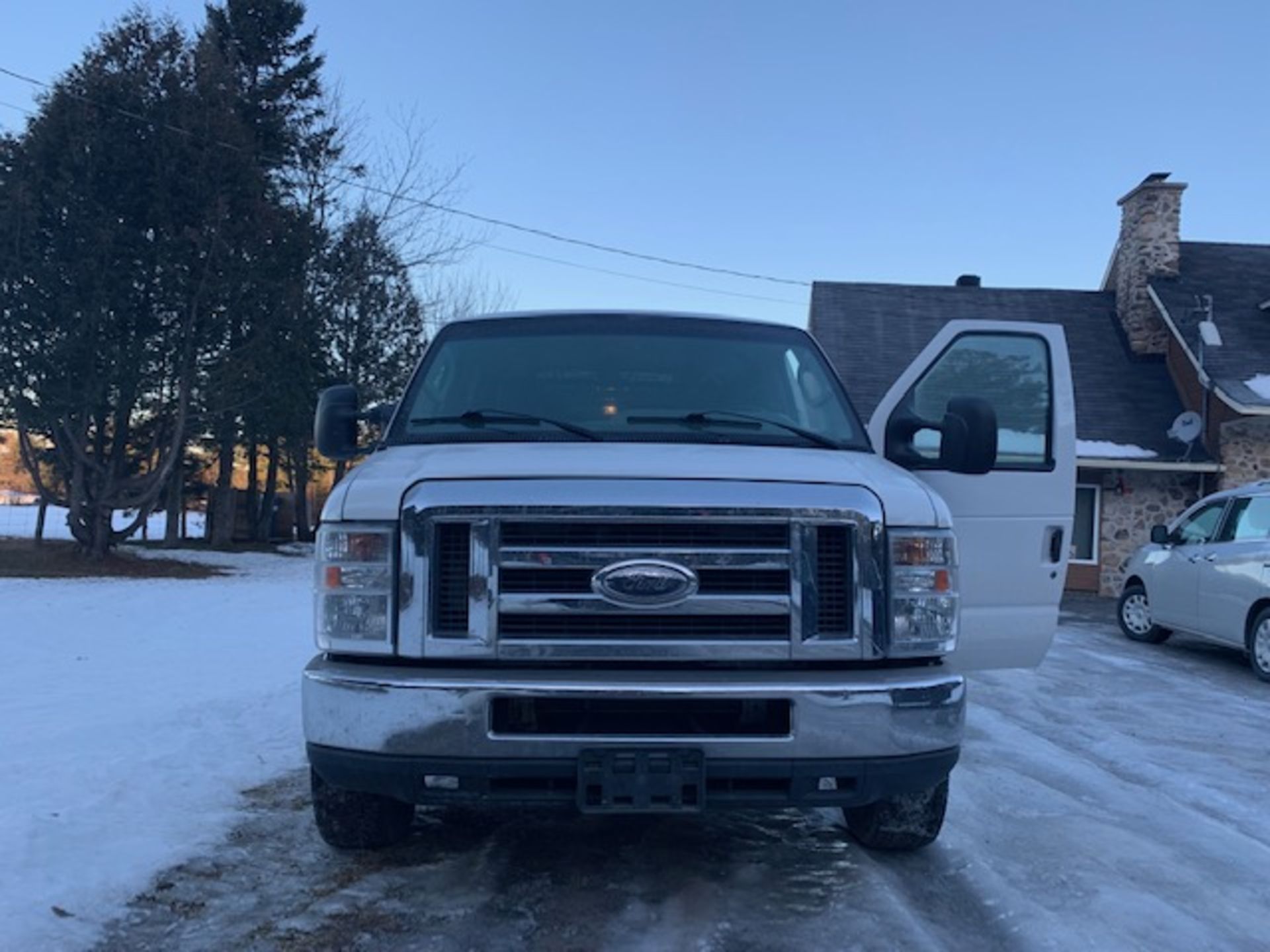 2013 FORD ECONOLINE, NS: - Image 2 of 12