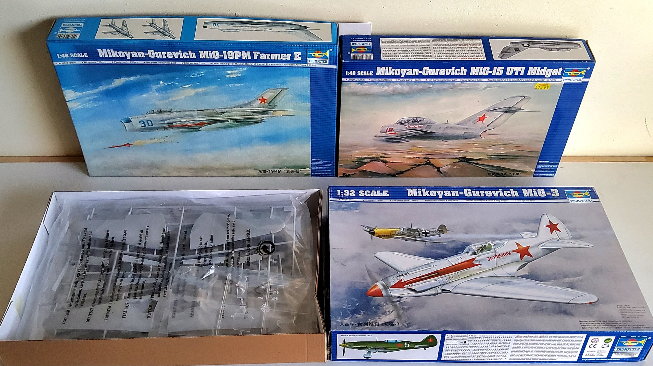 A Boxed 02230 1/32 Scale Mikoyan-Gurevich MiG-3 Aircraft Kit; a 02804 1/48 scale Mikoyan-Gurevich