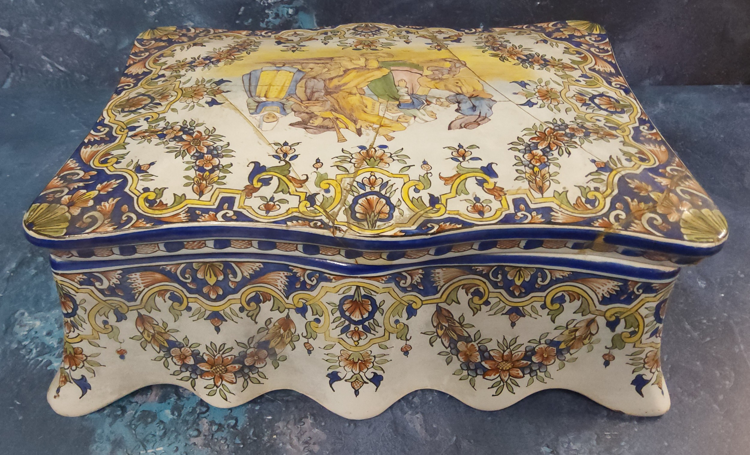 A 19th century Dutch Delft shaped rectangular box and cover, painted with figures in tradition dress - Image 3 of 5