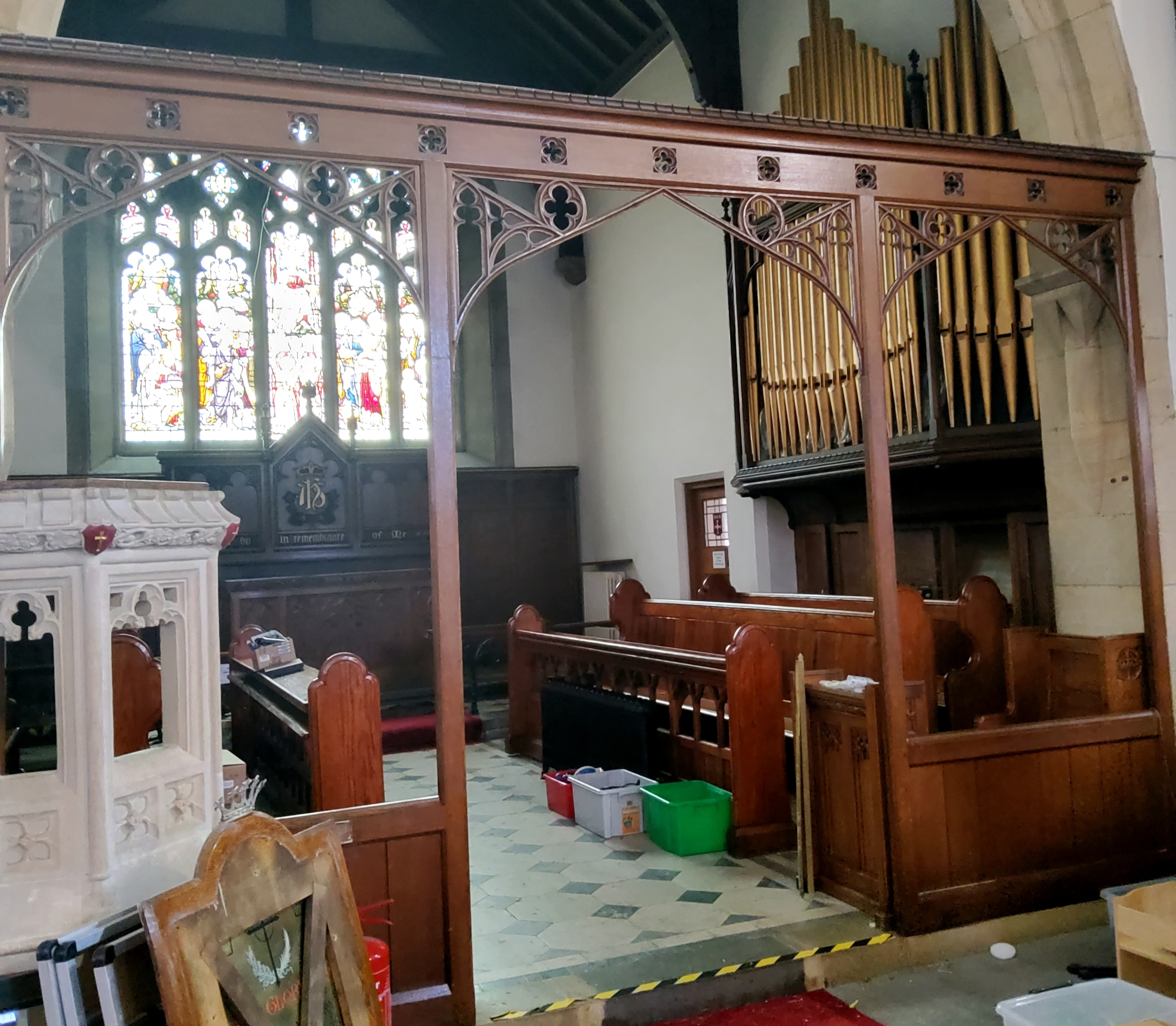 A Victorian carved oak ecclesiastical rood screen with three open archways leading to the chancel - Image 2 of 5