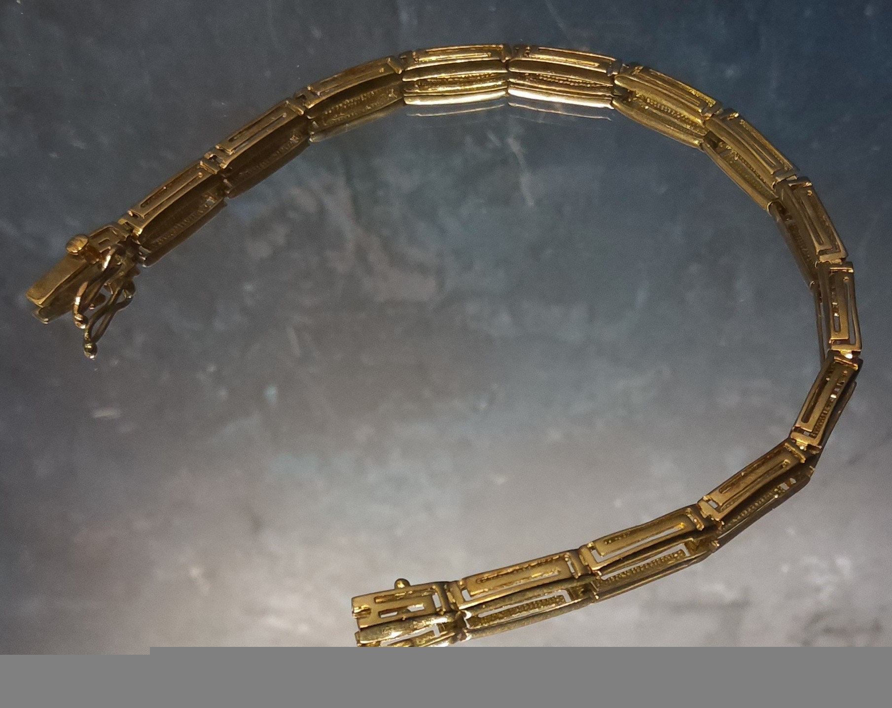 An 18ct gold bracelet, elongated Greek key links, stamped 750, 7.4g