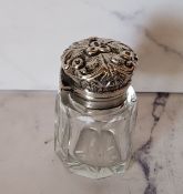 A Victorian silver mounted scent bottle, clear faceted glass, hinged cover, stopper, 4cm high, c.