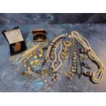 Costume jewellery including a vintage Stratton Imitation novelty tie slide in the form of a