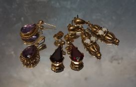 A pair of 9ct gold drop earring each set with two oval opals, 3g; a 9ct gold & purple amethyst