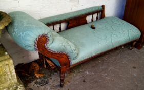 A Victorian walnut chaise lounge c.1880