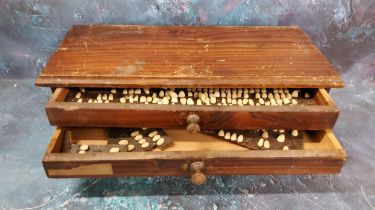 Dentistry Interest - various enamelled and porcelain teeth, in an oak case