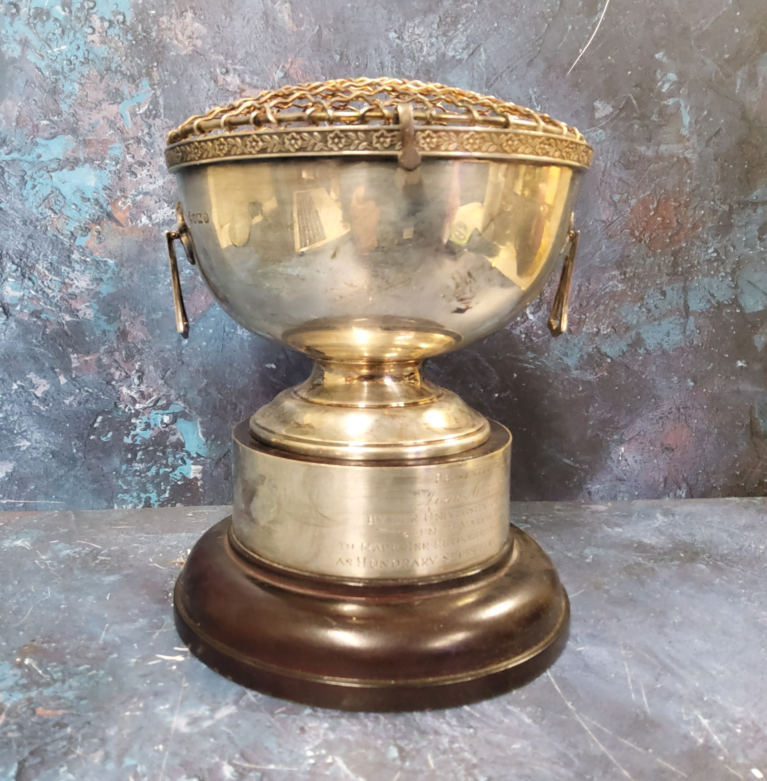 A silver pedestal rose bowl, flower and drop handles, Sheffield 1990, 472g, 15toz