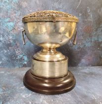 A silver pedestal rose bowl, flower and drop handles, Sheffield 1990, 472g, 15toz