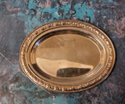 A silver miniature oval dish, husk border, 9cm wide, Sheffield 2000, 18.5g