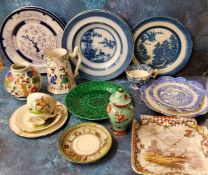 English Pottery - a pair of Pearlware Indian pattern bowls, c.1860;  three Indian Tree pattern