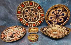 A Royal Crown Derby 1128 dinner plate, second;  a 1128 oval trinket pot and cover, first;  a similar
