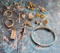 A silver ingot pendant;   charms;  silver bracelet;  rings;  etc