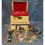 A vintage wooden jewellery box containing costume jewellery including faux pearl & bead necklaces,