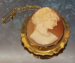 An Aspery & Co. 9ct gold cameo brooch, the cameo depicting an elegant lady, A & Co, Birmingham, 1987