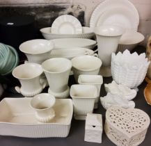 Wedgwood and Barlaston Ware - shell shaped dishes, campana shaped vases;  dishes, etc;   Caolport