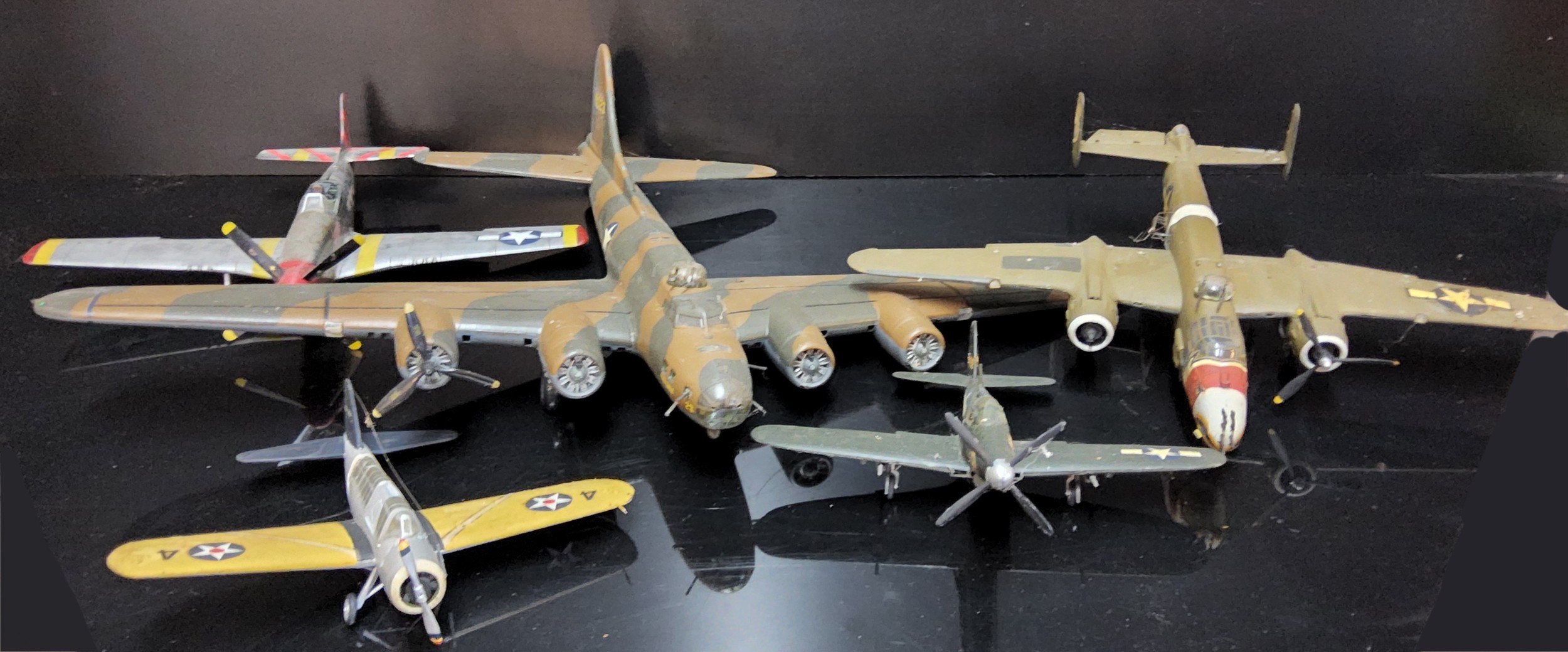 Ten U.S.A Air Force Kit Bulit Fighter and Bomber Model Aircraft, B-24 Liberator, B-17 Flying - Image 2 of 4