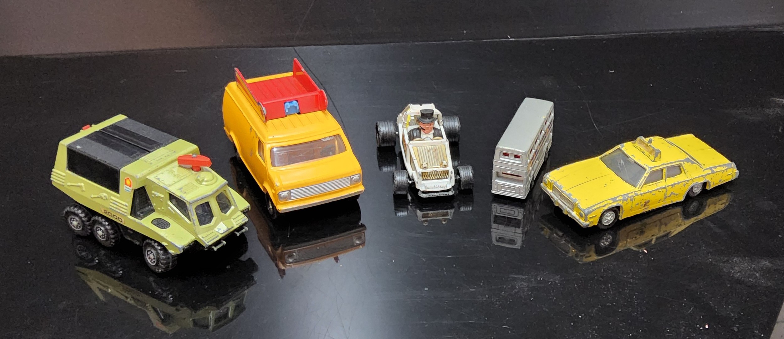 Die-cast including Dinky, Corgi, Matchbox, Tonka, Hot Wheels, quantity (playworn)