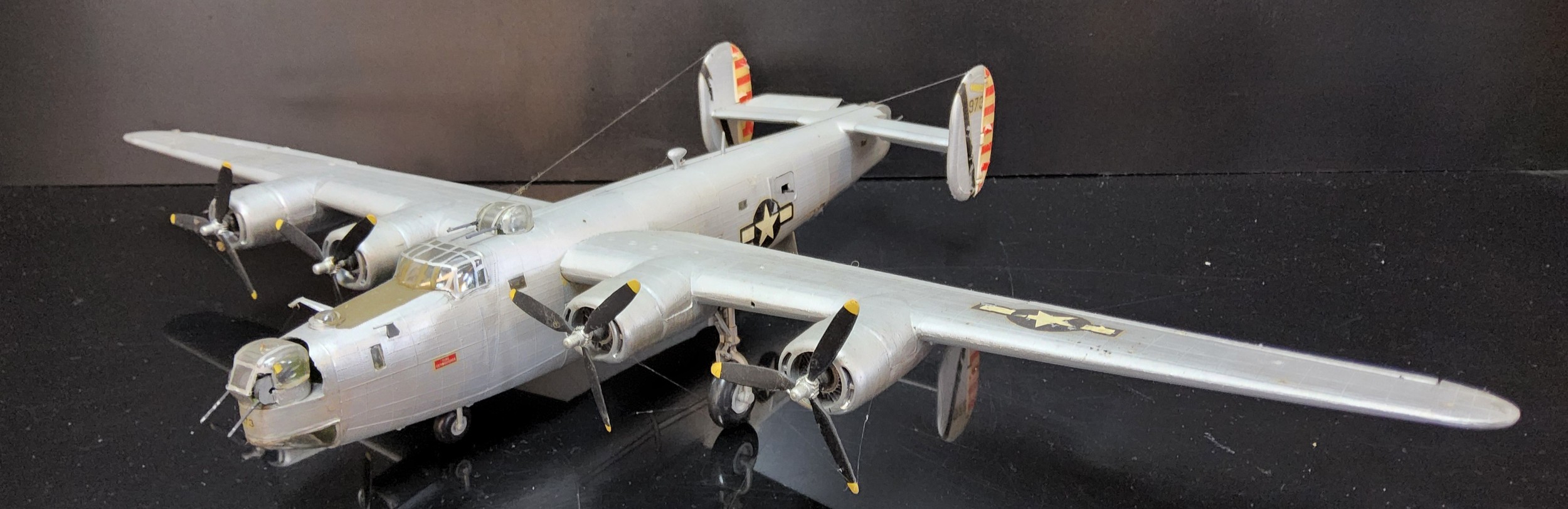 Ten U.S.A Air Force Kit Bulit Fighter and Bomber Model Aircraft, B-24 Liberator, B-17 Flying - Image 3 of 4