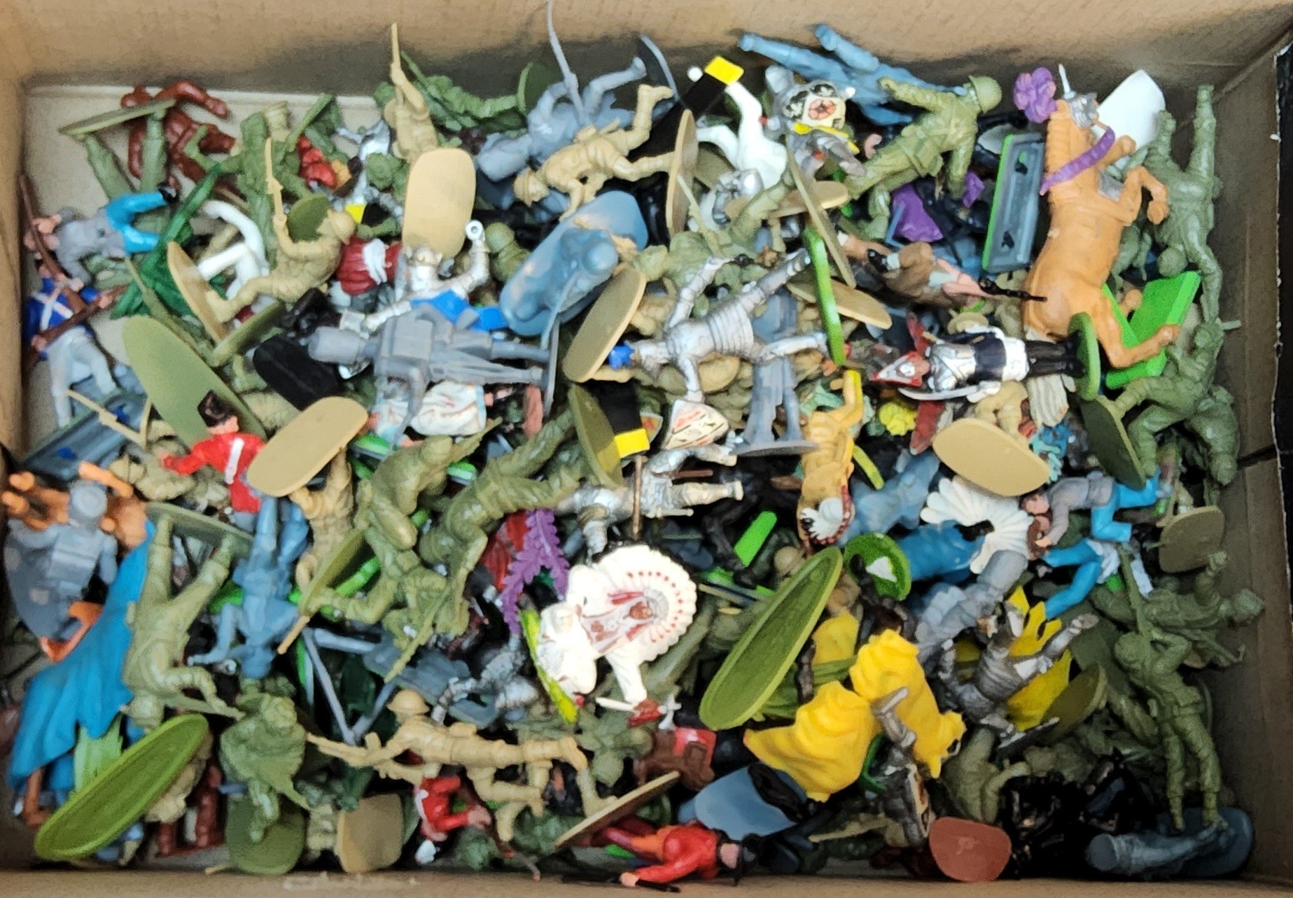 Bombed out 3D town model and a large selection of plastic model soldiers 2WW, medieval - Image 2 of 2