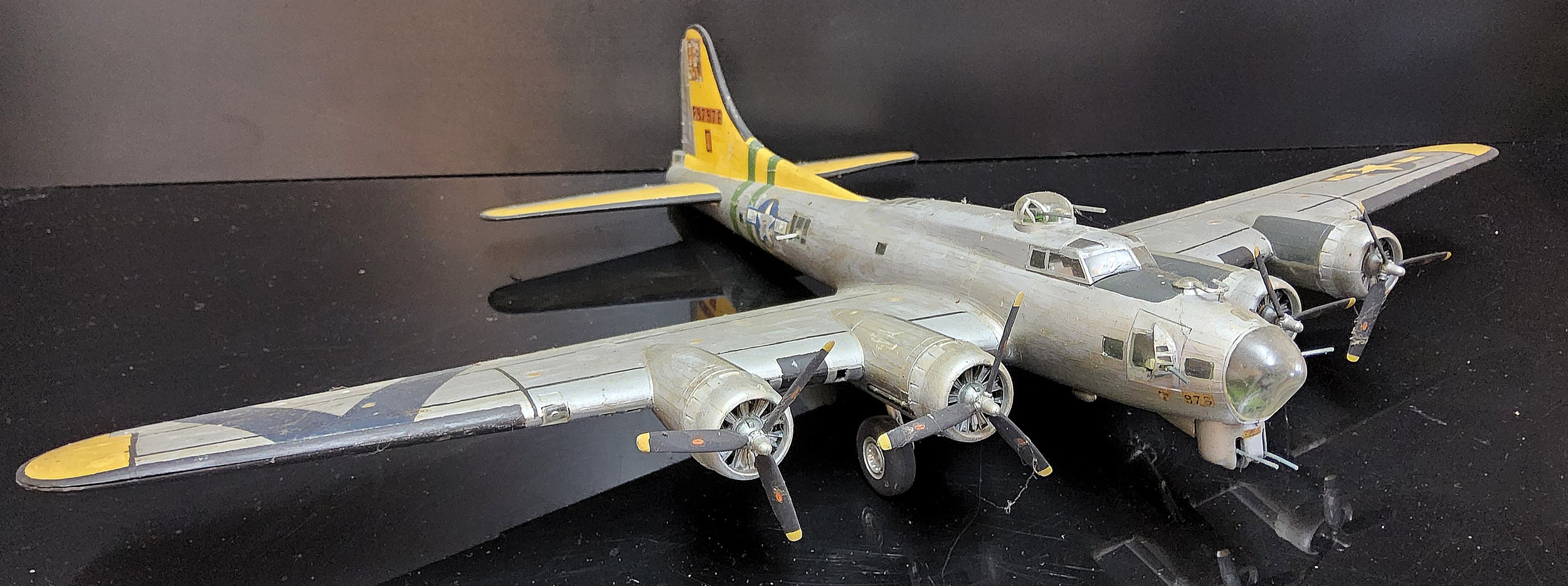 Ten U.S.A Air Force Kit Bulit Fighter and Bomber Model Aircraft, B-24 Liberator, B-17 Flying - Image 4 of 4