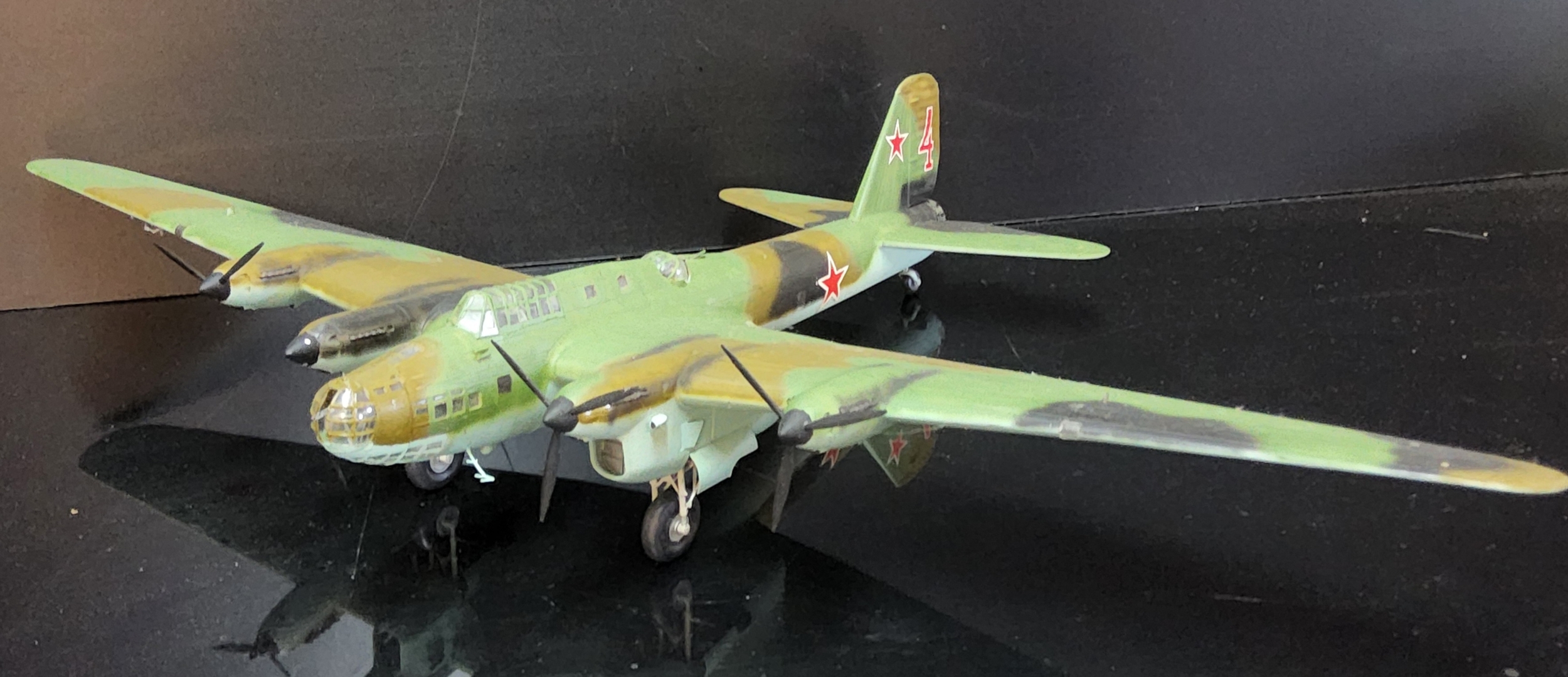 A Quanity of Kit Built Russian / U.S.S.R Model Aircraft, Sukhoi Su-15 Flagon, PETLYAKOV PE-8, MIG- - Image 3 of 4