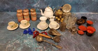 Dolls Accessories - Victorian papier mache 'Oriental' pedestal bowls, various sizes; five clear