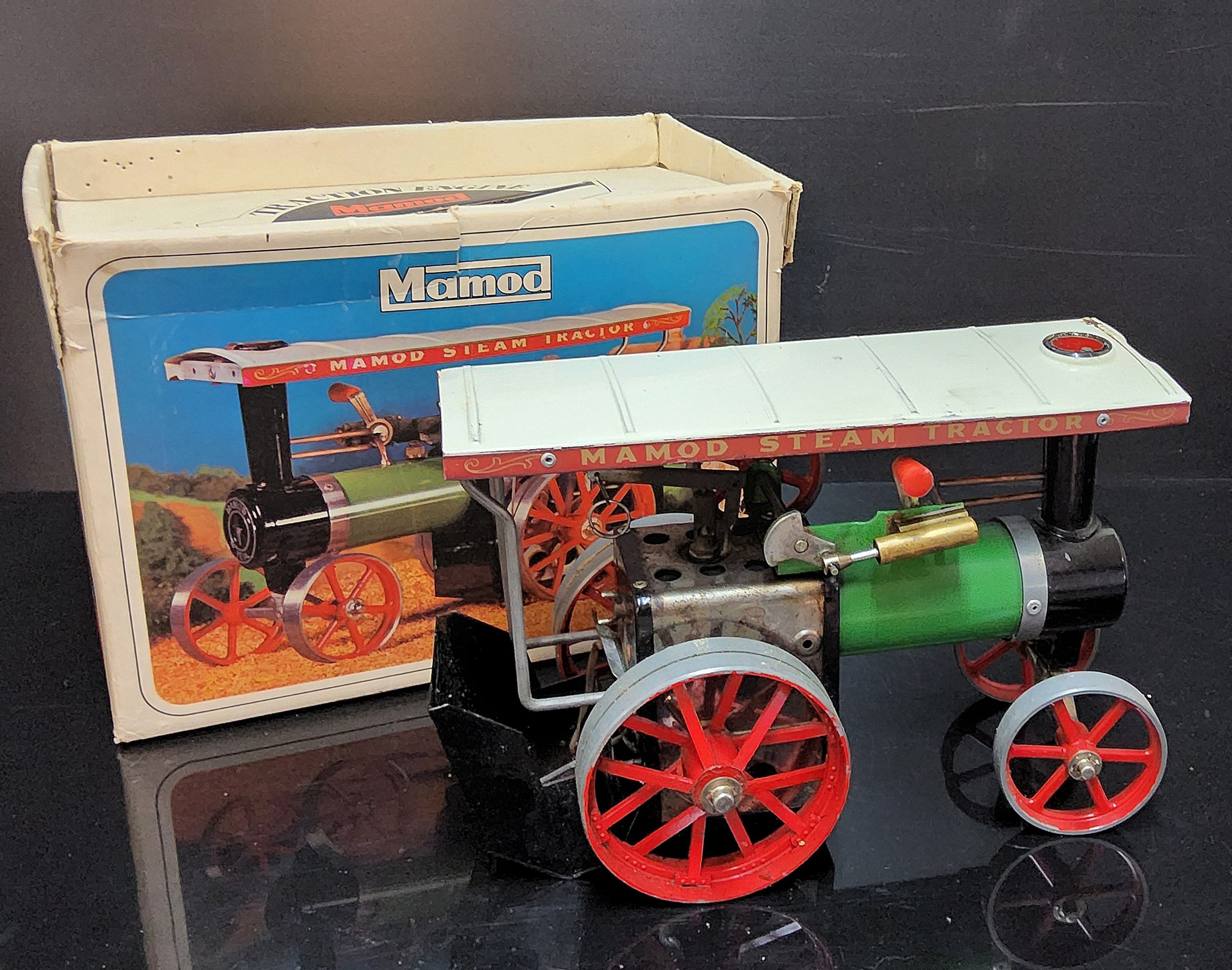 A Boxed T.E. 1a Mamod steam traction engine toy, model T.E 1a (post 1967), in original box,