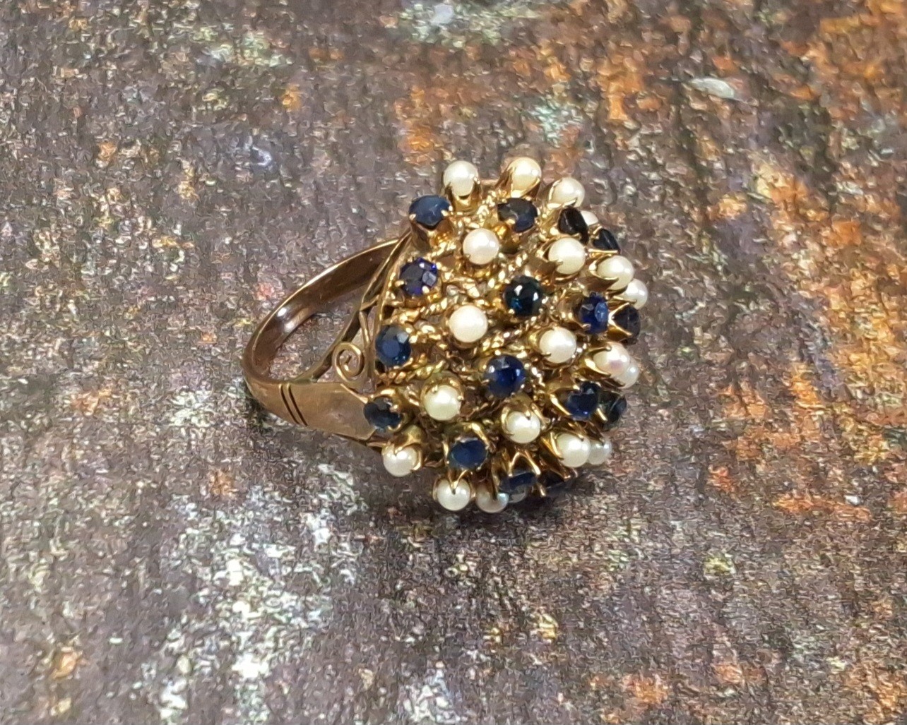 An unusual 14k sapphire and seed pearl cluster ring in the form of a flower frog set with - Image 2 of 2