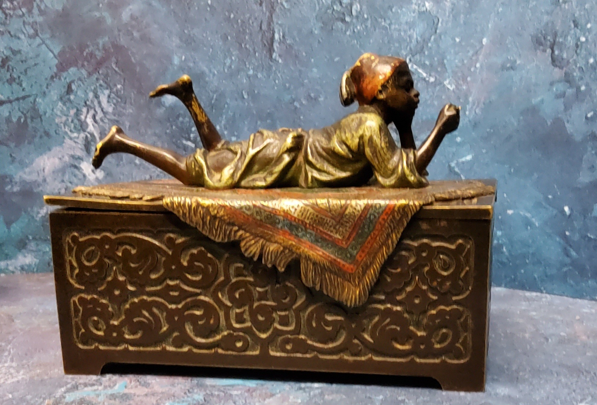 An early 20th century Austrian cold painted and patinated Orientalist style figural box, in the - Image 3 of 3