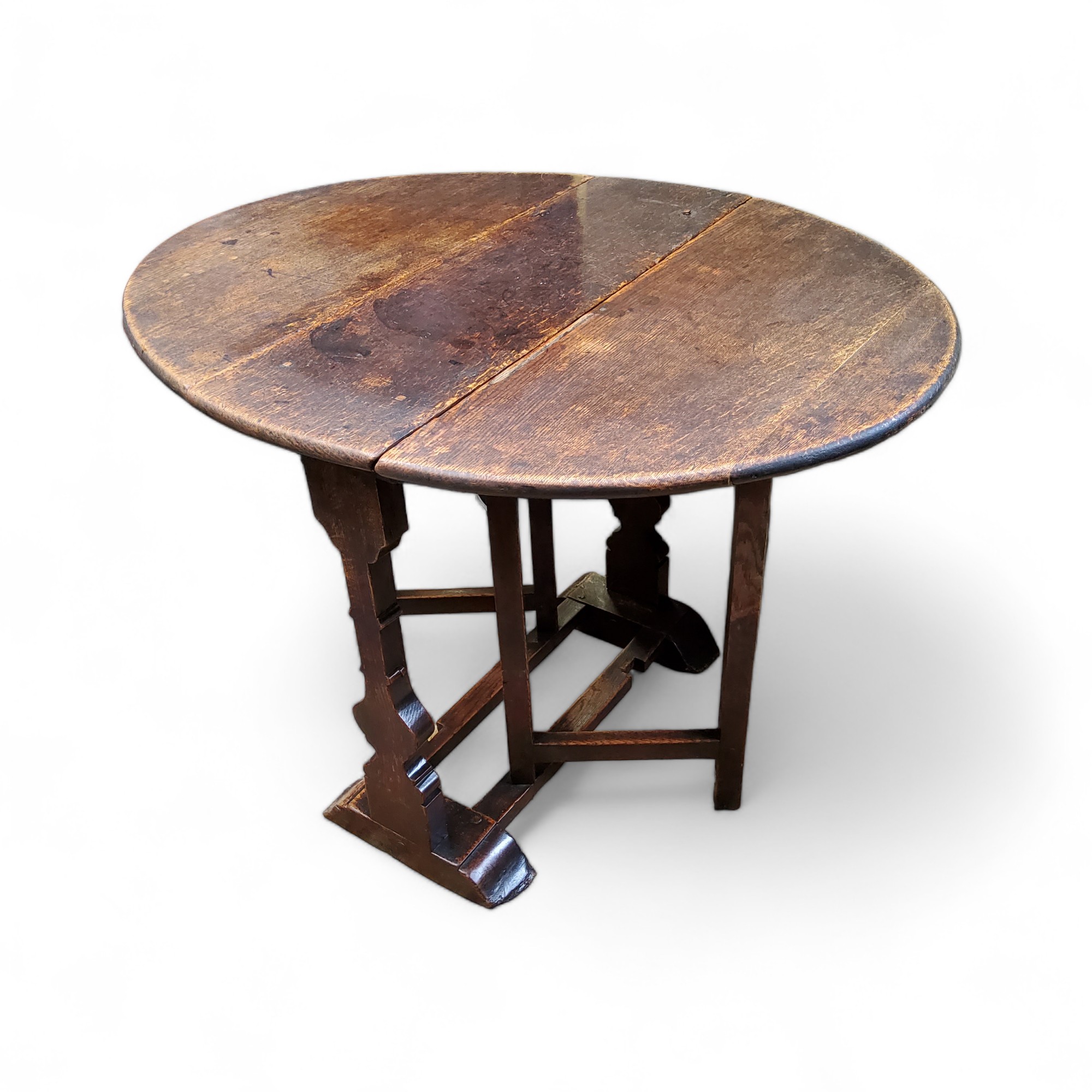 A small George III oak gateleg tavern table, c.1780 Dimensions: 68cm high, 74cm wide, 23.5cm - Image 2 of 2