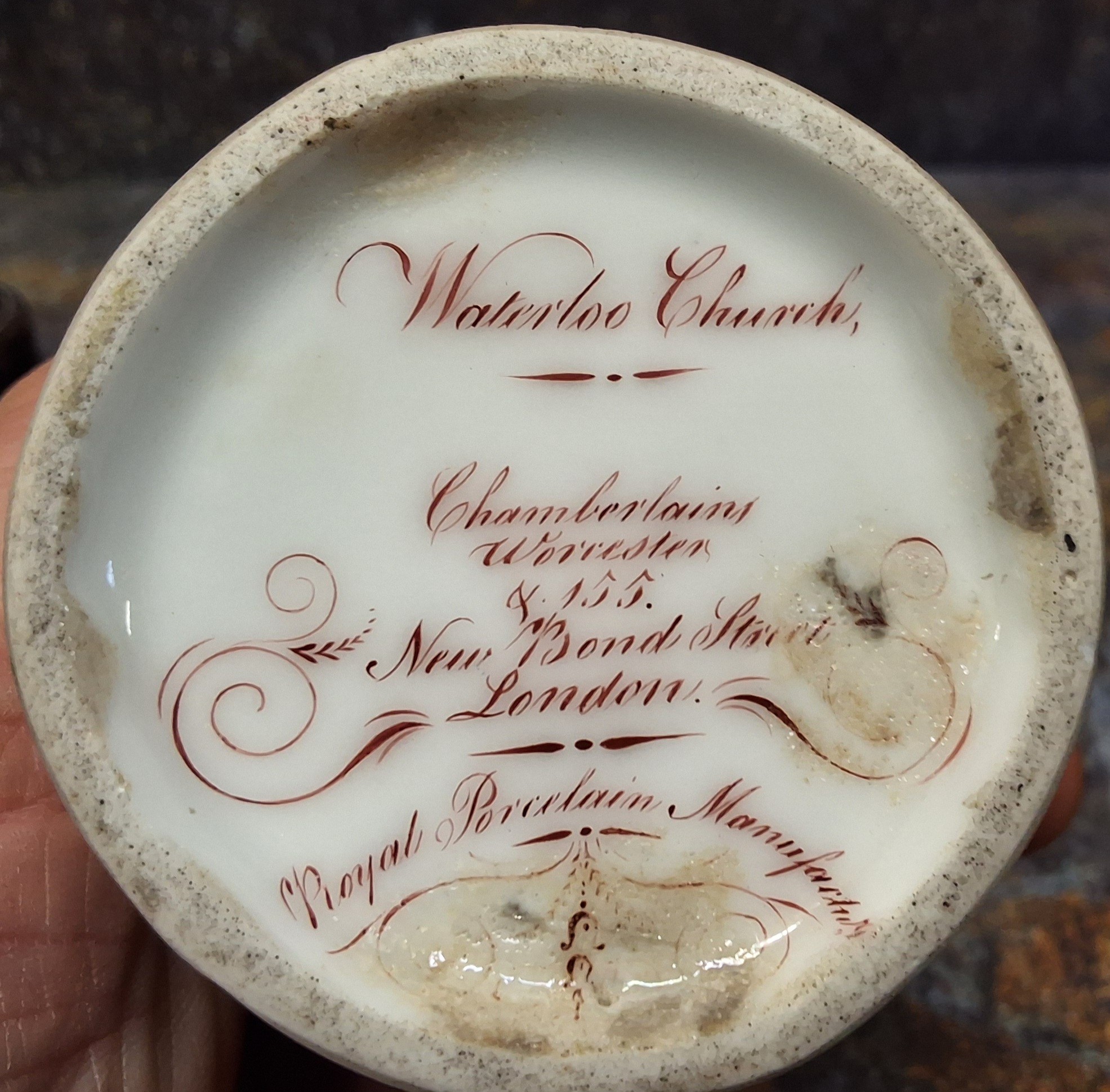 A Chamberlain Worcester Named View drum inkwell, Waterloo Church, 6.5cm high, script mark in red - Image 3 of 3