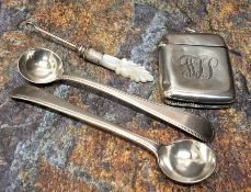 An Edwardian silver vesta case, Birmingham 1904;  a pair of George III salt spoons, Hester