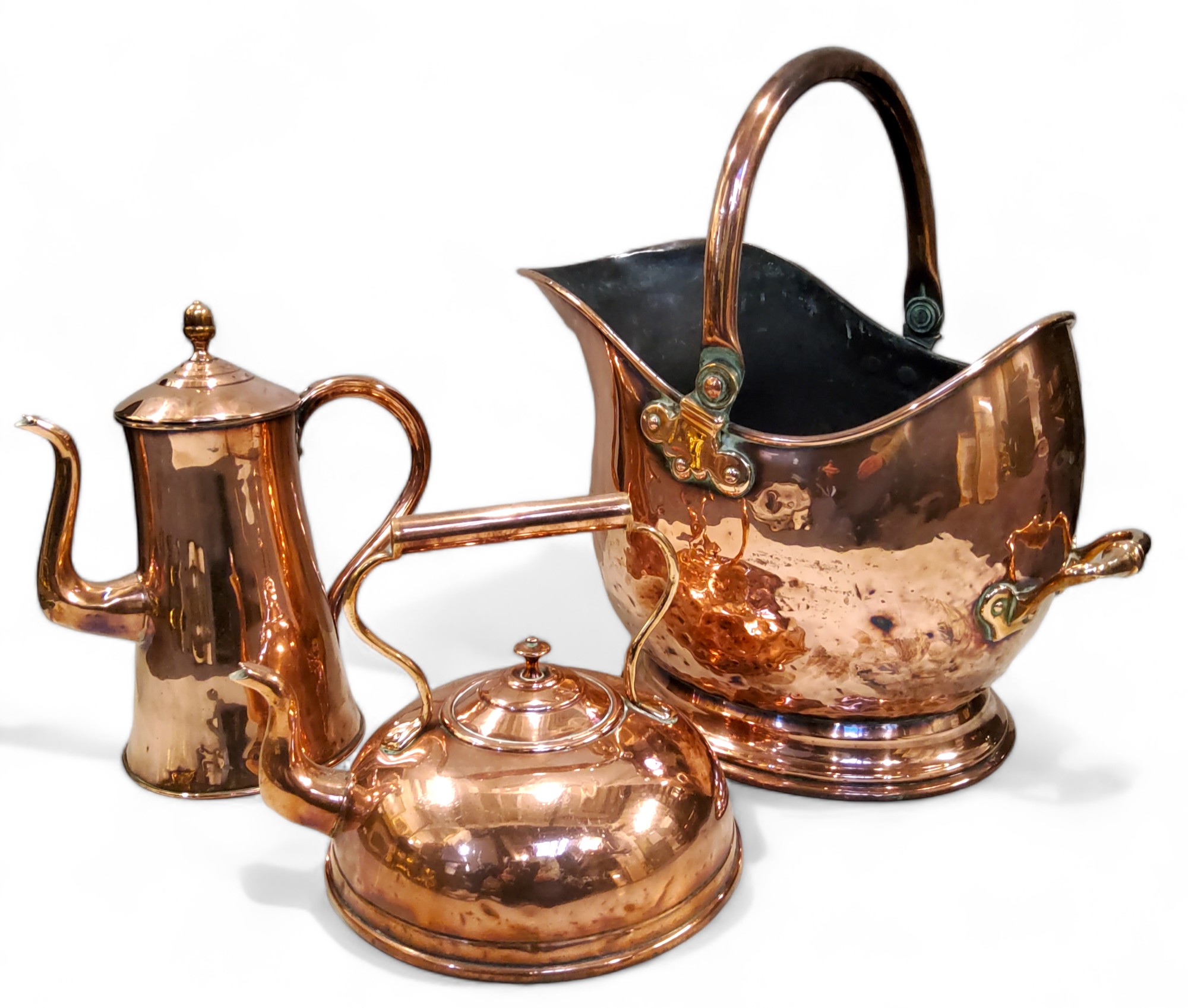 A Victorian copper flat bottomed hearth kettle, 23cm high, c.1860; a Victorian copper spreading