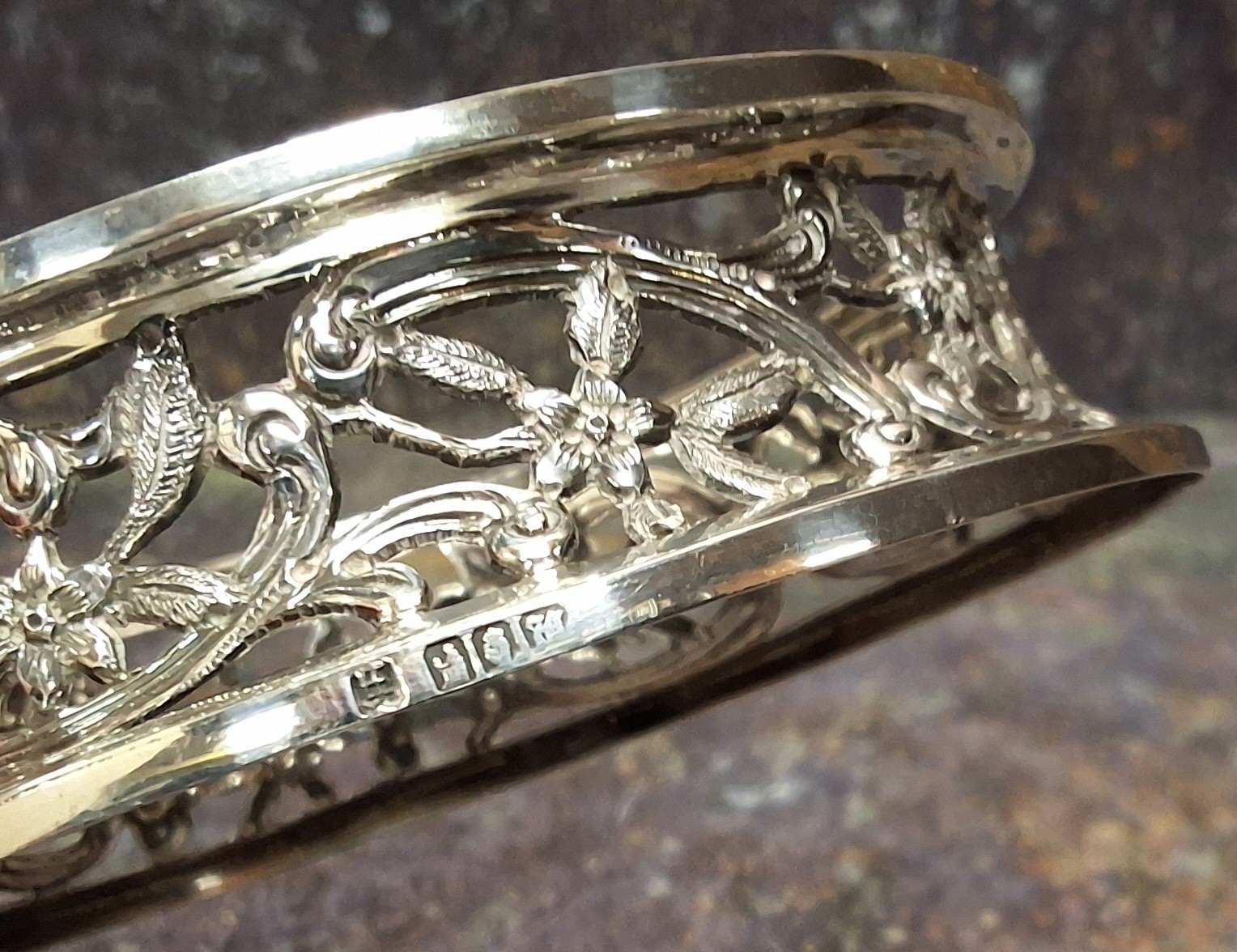 An Irish silver dish ring, pierced with foliate scrolls, 10cm diam,  Edmond Johnson Ltd, , Dublin - Image 2 of 2