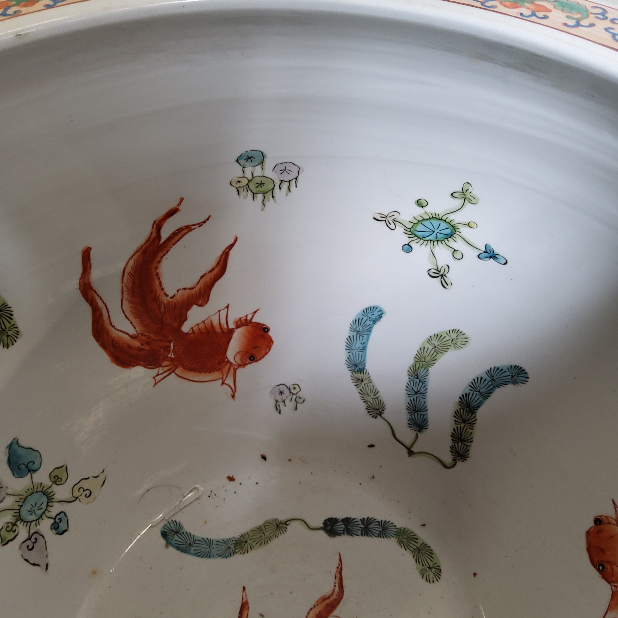 A pair of 20th century Chinese fish bowls on stands, decorated to the exterior with birds amongst - Image 2 of 3