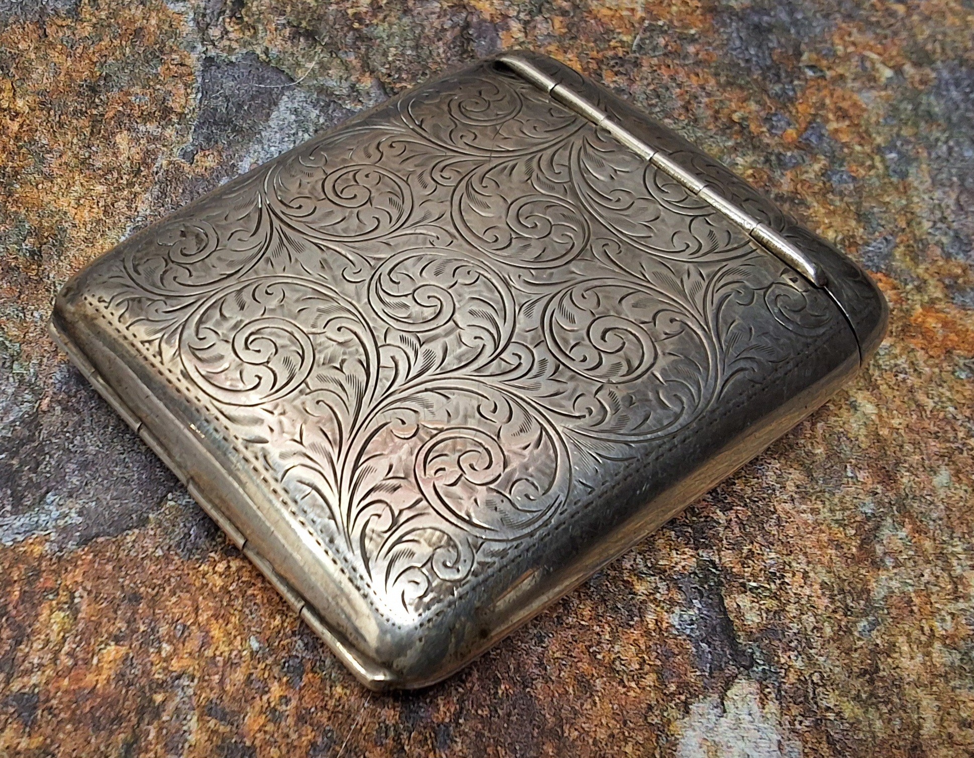 An unusual George V silver rounded rectangular cigarette case, hinged cover, engraved and chased - Image 2 of 2