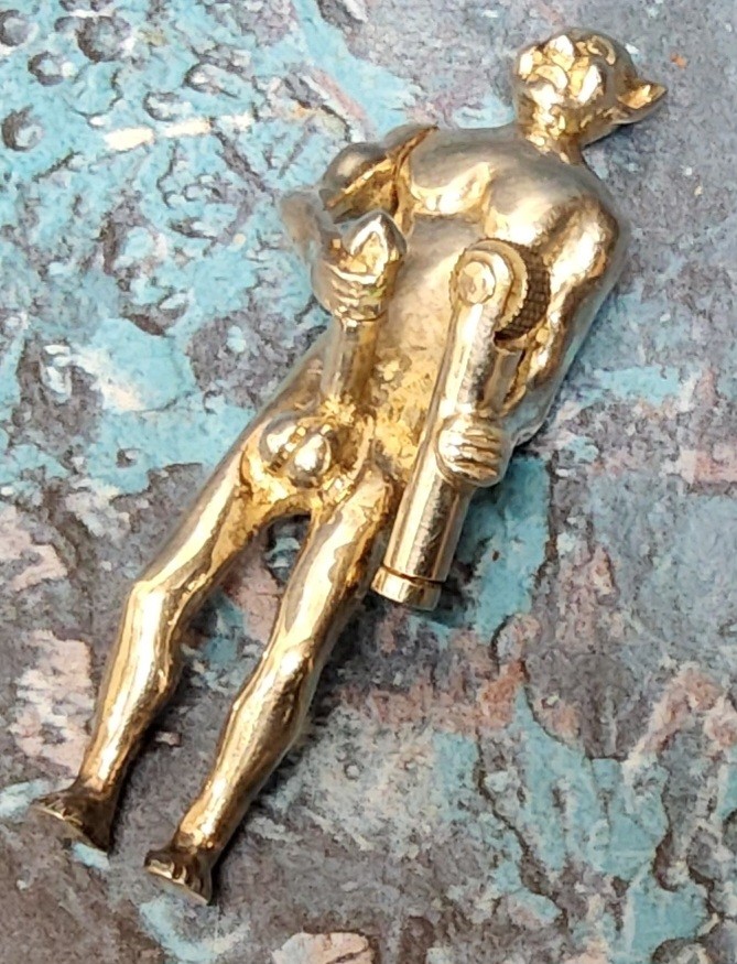 An early 20th century solid silver risqué novelty lighter, in the form a devil or demon with - Image 4 of 4