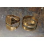 A 9ct gold wedding band, size V, 2.55g; a 9ct gold gents signet ring, monogrammed MR, size U, 3.57g