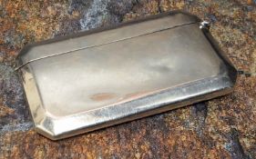 An Edwardian silver canted rectangular card case, 4.5cm high, Chester 1908