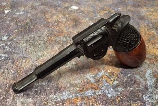 An early 20th century novelty pipe, as a revolver, 13cm long