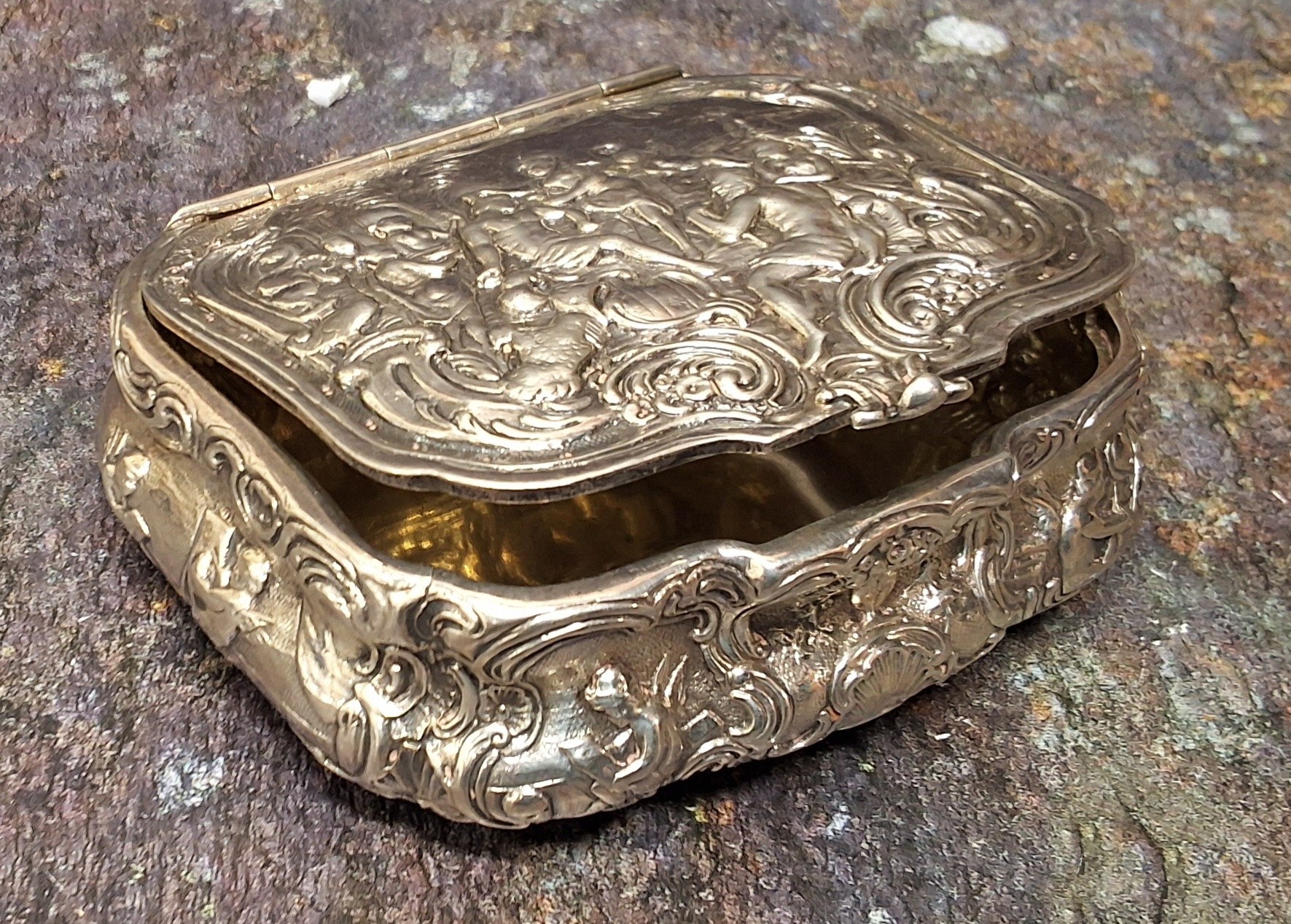 A Dutch silver cartouche shaped table snuff box, the cover embossed with figures bathing, the - Image 2 of 4