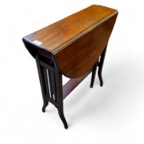 An early 20th century mahogany Sutherland table, 55cm high, 62cm wide, c.1905