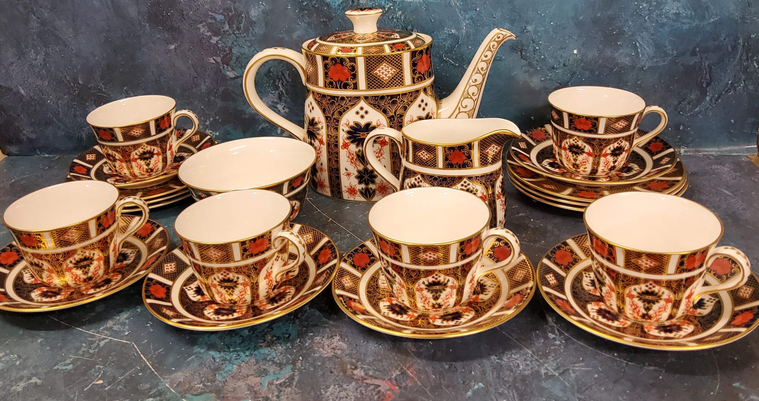 A Royal Crown Derby 1128 pattern tea service, comprising teapot and cover, milk jug, sugar bowl, six