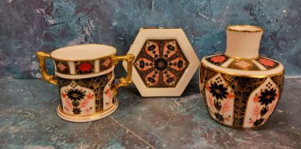 A Royal Crown Derby 1128 twin handle loving cup,  printed mark;   a similar hexagonal box and cover,