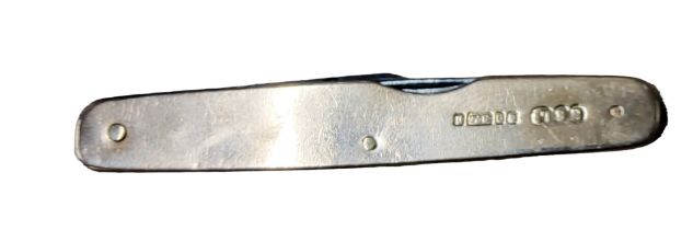 A 9ct gold mounted pocket knife, two fold out steel blades,  Needham Brothers Ltd, Sheffield