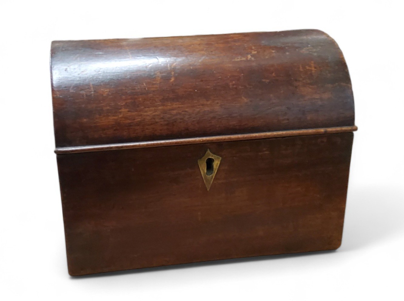 A George III mahogany domed tea caddy, 18cm wide, 13cm high, c.1800