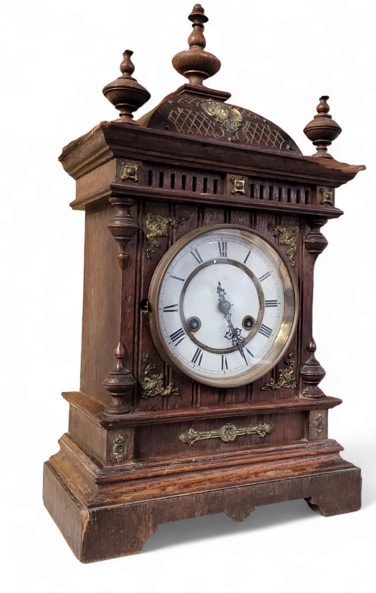 A German Junghans oak mantel clock, Arabic numerals, twin winding holes, eight day movement striking