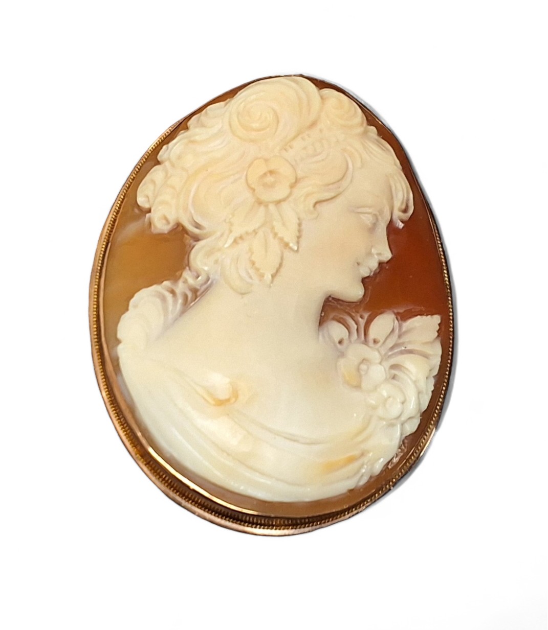 A Neapolitan 9ct rose gold mounted cameo brooch/pendant, the cameo depicting an elegant lady, approx